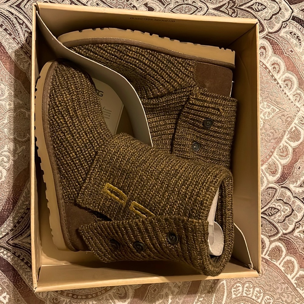 UGG boots classic cardy